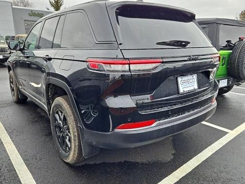 2026 Jeep Grand Cherokee Laredo