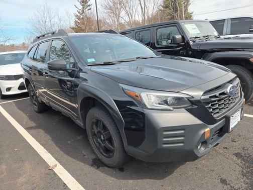 Crystal Black Silica 2023 Subaru Outback Wilderness