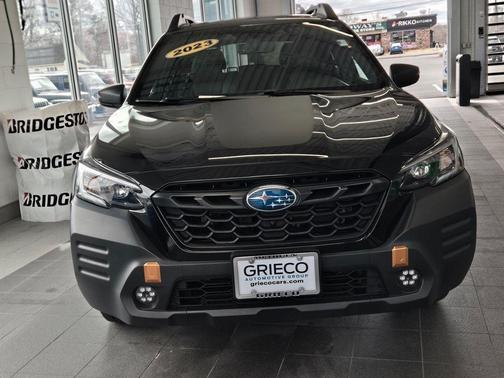 Crystal Black Silica 2023 Subaru Outback Wilderness