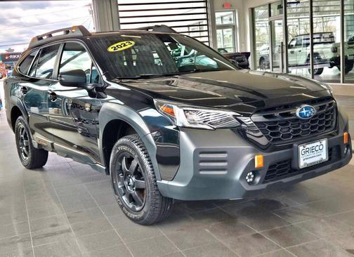 Crystal Black Silica 2023 Subaru Outback Wilderness