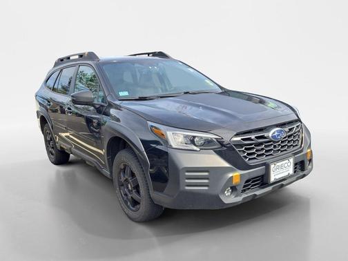 Crystal Black Silica 2023 Subaru Outback Wilderness
