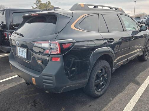 Crystal Black Silica 2023 Subaru Outback Wilderness