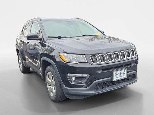 Diamond Black 2019 Jeep Compass Latitude