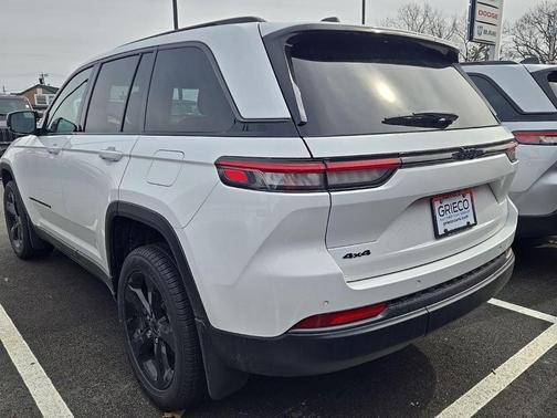 Bright White Clearcoat 2026 Jeep Grand Cherokee Limited