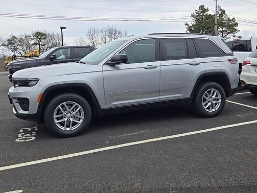 Silver Zynith 2026 Jeep Grand Cherokee Laredo