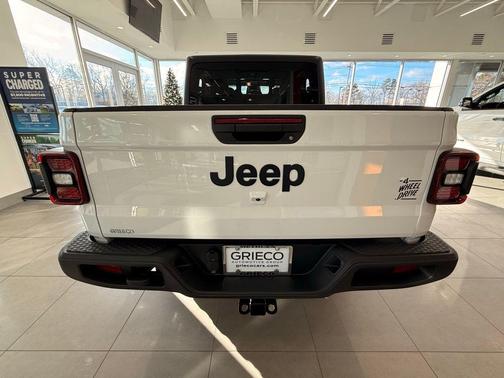 2026 Jeep Gladiator Sport