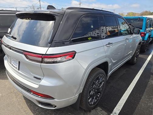 2025 Jeep Grand Cherokee Summit
