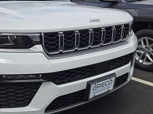 Bright White Clearcoat 2026 Jeep Grand Cherokee Limited