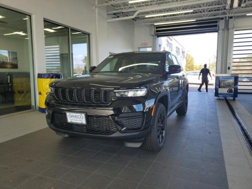 2025 Jeep Grand Cherokee Laredo