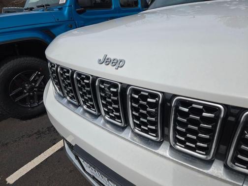 2023 Jeep Grand Cherokee Summit