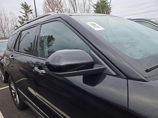 Black Metallic 2023 Ford Explorer Limited