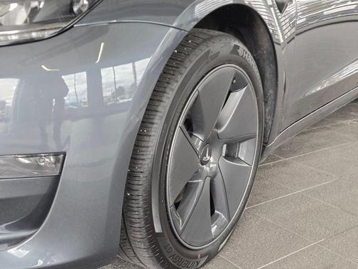 Gray 2022 Tesla Model 3 Long Range