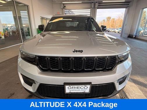 2025 Jeep Grand Cherokee Laredo