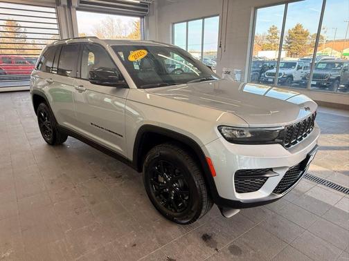 2025 Jeep Grand Cherokee Laredo