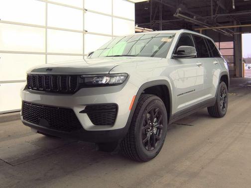2025 Jeep Grand Cherokee Laredo