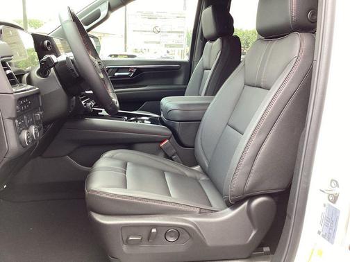 2025 Chevrolet Suburban RST