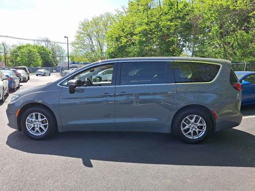 2023 Chrysler Pacifica Touring-L