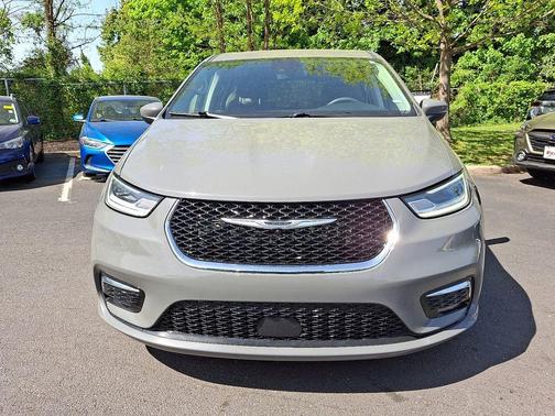 2023 Chrysler Pacifica Touring-L