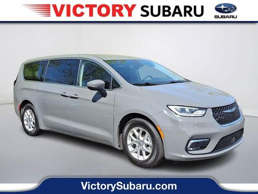 2023 Chrysler Pacifica Touring-L