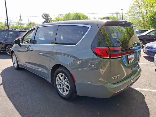 2023 Chrysler Pacifica Touring-L