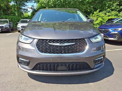 2023 Chrysler Pacifica Touring-L