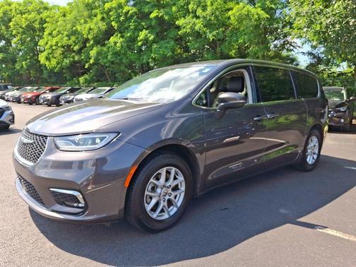 2023 Chrysler Pacifica Touring-L