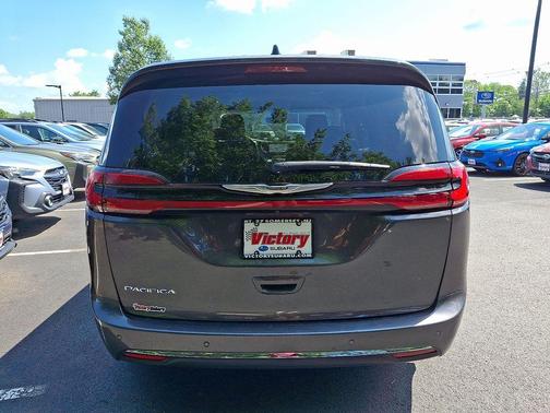 2023 Chrysler Pacifica Touring-L