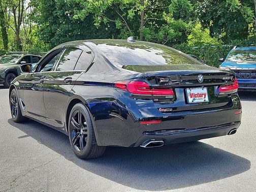 Jet Black 2022 BMW 530 i xDrive