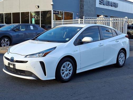 2022 Toyota Prius LE