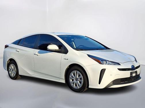 2022 Toyota Prius LE