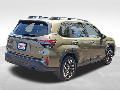 Autumn Green Metallic 2025 Subaru Forester Hybrid