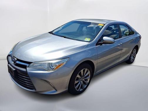 Celestial Silver Metallic 2017 Toyota Camry XLE
