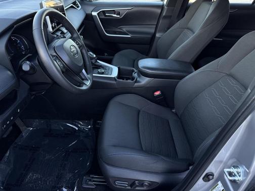 2024 Toyota RAV4 Hybrid SE