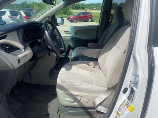 2017 Toyota Sienna LE
