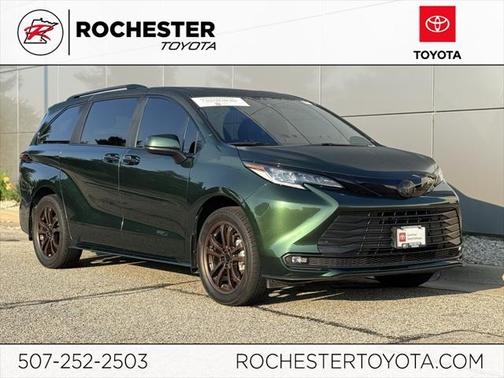 2025 Toyota Sienna Woodland Edition
