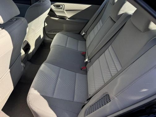 2017 Toyota Camry Hybrid LE