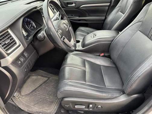 2017 Toyota Highlander SE