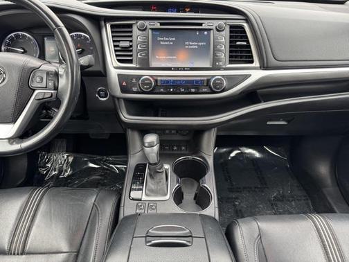 2017 Toyota Highlander SE