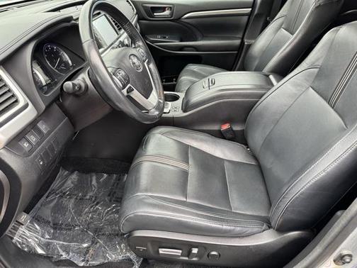 2017 Toyota Highlander SE