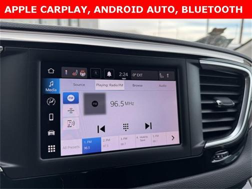 2024 Chrysler Voyager LX