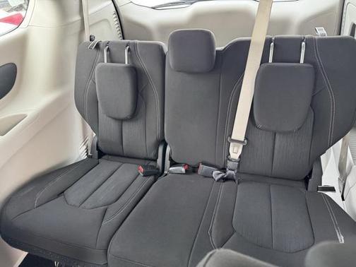 2024 Chrysler Voyager LX