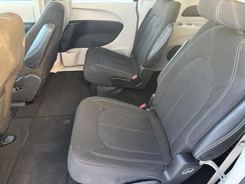 2024 Chrysler Voyager LX