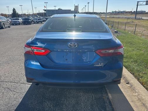 2019 Toyota Camry Hybrid LE