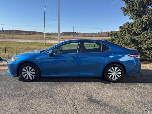 2019 Toyota Camry Hybrid LE