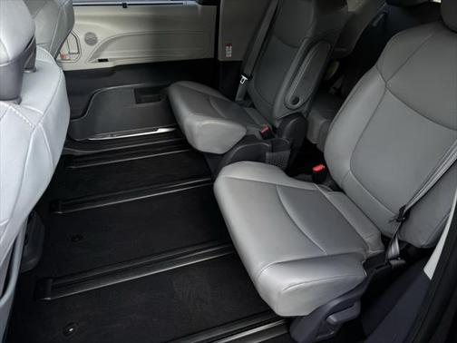 2021 Toyota Sienna XLE 7 Passenger
