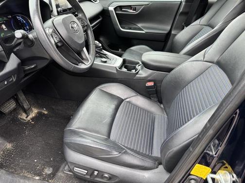 2020 Toyota RAV4 Hybrid SE