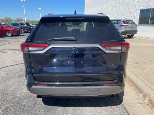 2020 Toyota RAV4 Hybrid SE