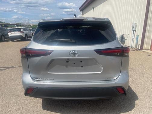 2024 Toyota Highlander LE I4