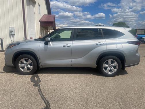 2024 Toyota Highlander LE I4