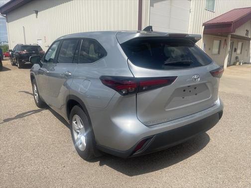 2024 Toyota Highlander LE I4
